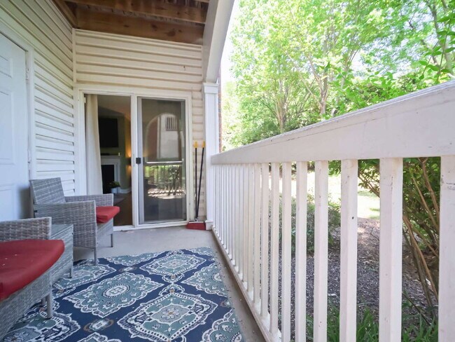 Building Photo - "Charming 3-Bedroom Condo with Cozy Fireplace - 1404 Sq Ft of Comfort in Prime NC Location!"