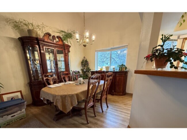 Building Photo - Northeast 3 Bedroom Home For Rent!