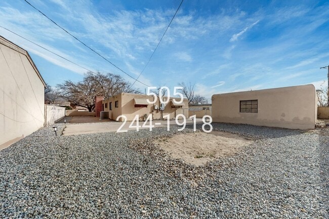 Building Photo - 905 Adams St NE