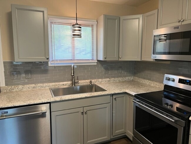 Building Photo - 439 W Nelson St