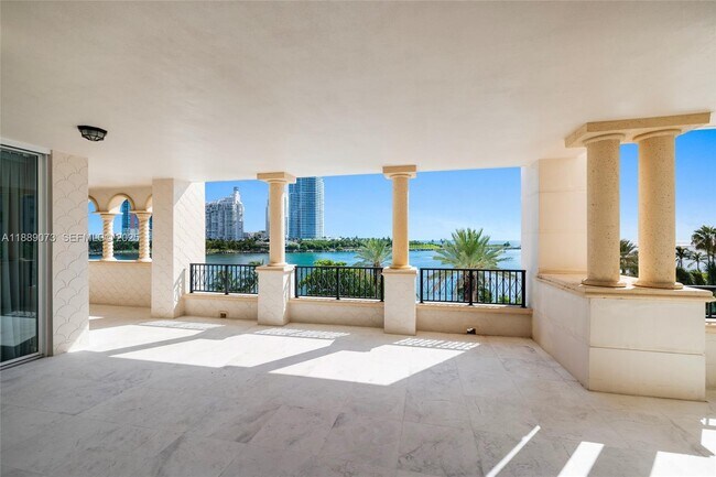 Building Photo - 7133 Fisher Island Dr
