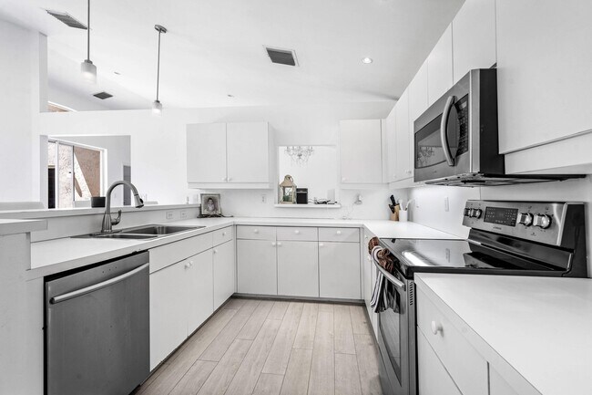 Building Photo - 790 Clearbrook Park Cir
