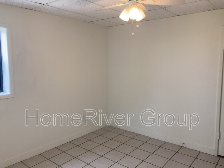 Building Photo - 908 69th Ave W