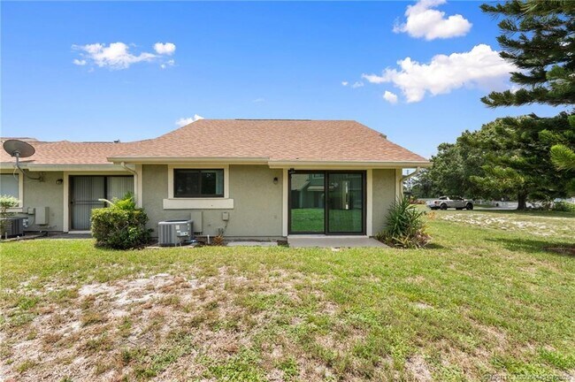 Building Photo - 1496 SE Colchester Cir
