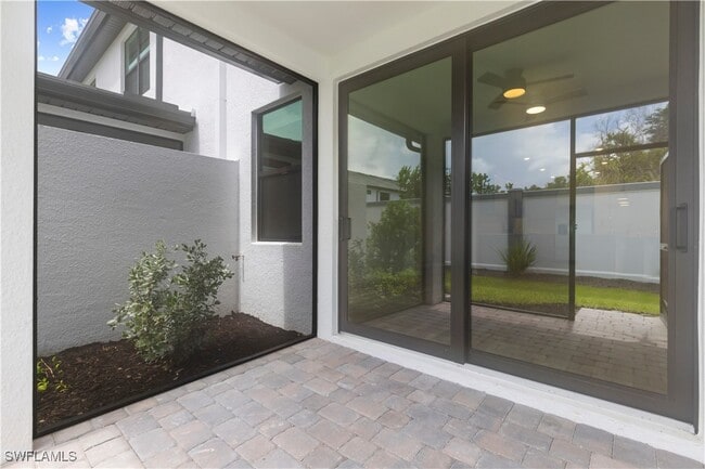 Building Photo - 27859 Solis Grande Dr