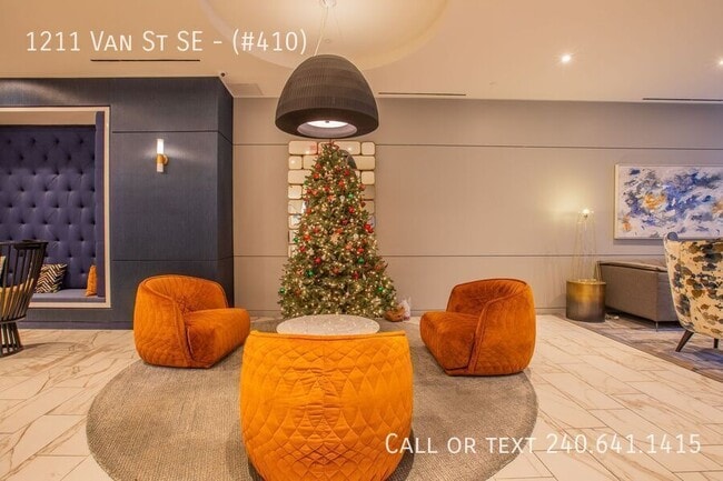 Building Photo - 1211 Van St SE