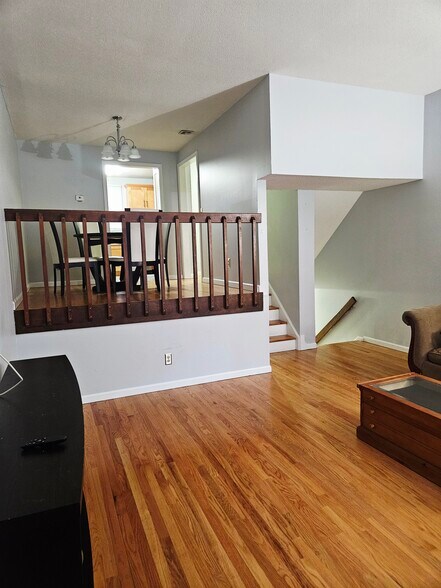 Building Photo - 44 Northbrook Ct