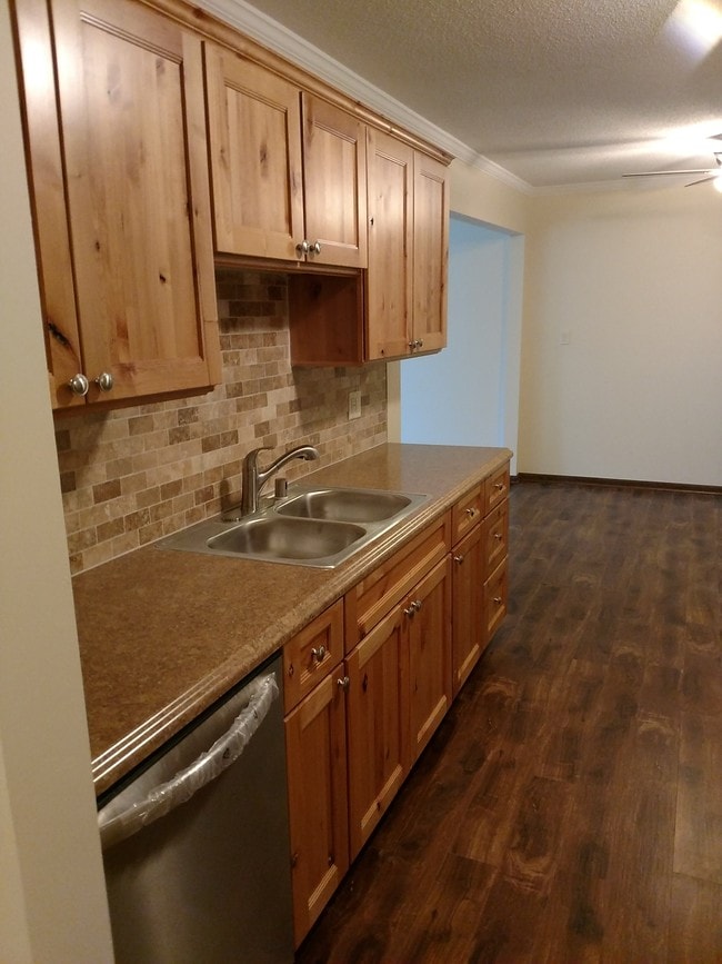 Building Photo - 2076 Chateau Ct