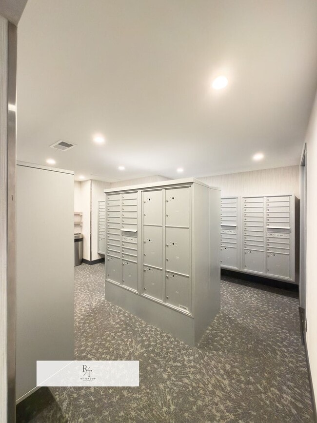 Building Photo - Modern 2-Bedroom Condo with Premium Amenities in Los Angeles