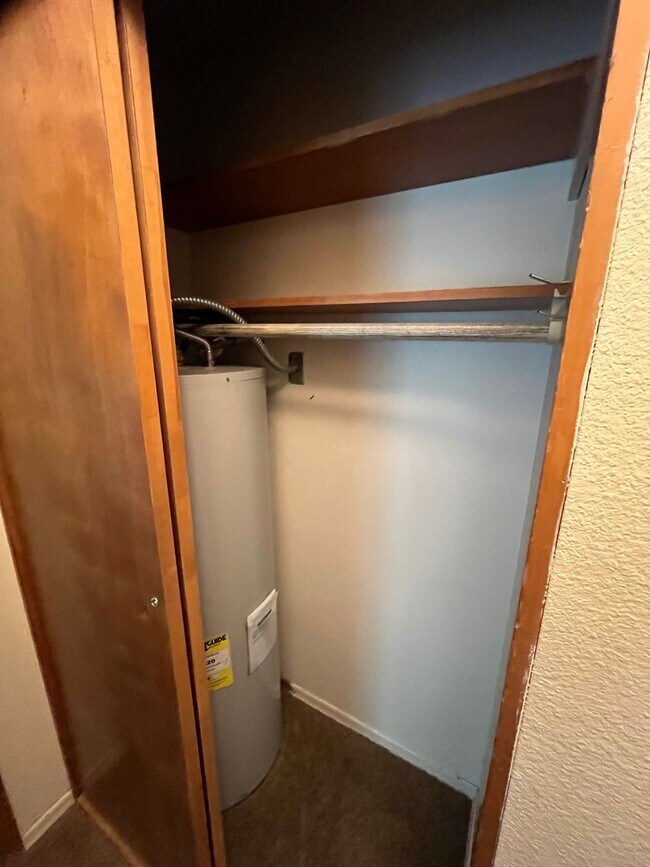 Building Photo - 1 Bed/1 Bath with River Views! Riviera Ridge Apartments