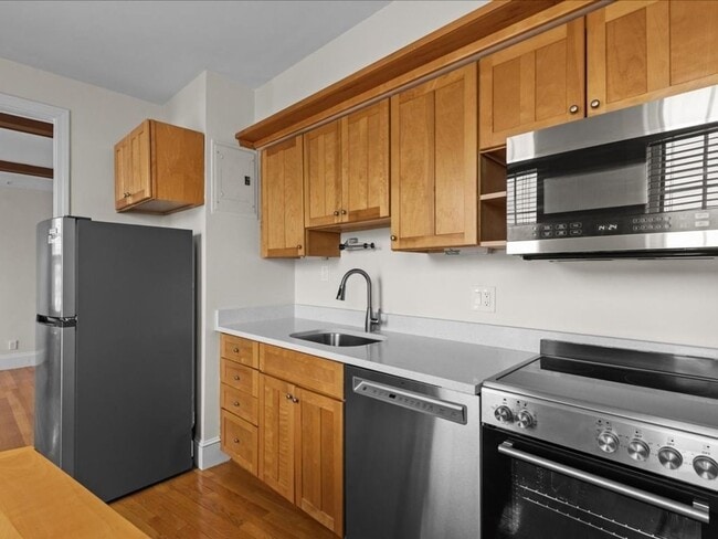 Building Photo - NICE 1 BEDROOM IN BRIGHTON ~ STAINLESS STEEL APPLIANCES, RECESSED LIGHTING