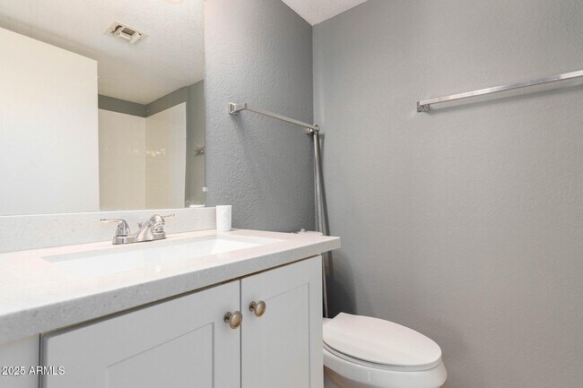 Building Photo - 2938 N 61st Pl