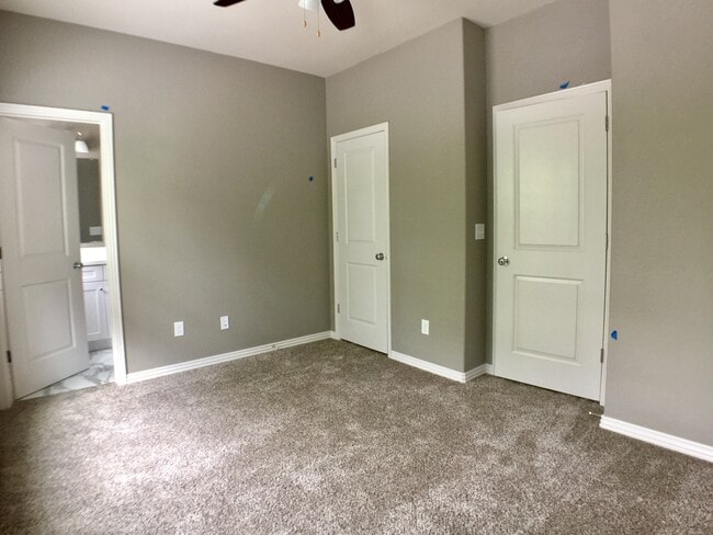 Building Photo - 401 S Hill Ave