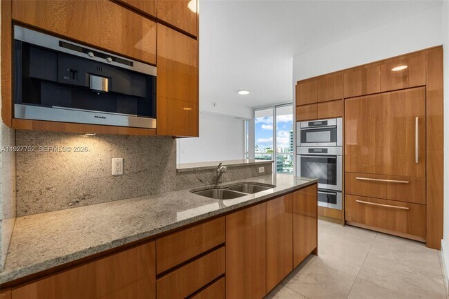 Building Photo - 50 South Pointe Dr