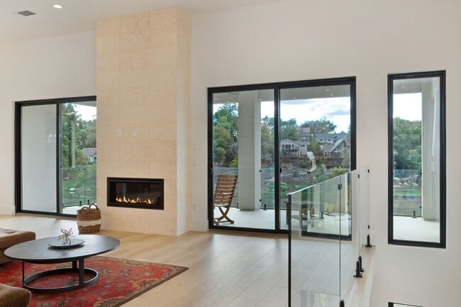 Building Photo - Waterfront 4 bed 4 bath 3,887 sq. ft.
