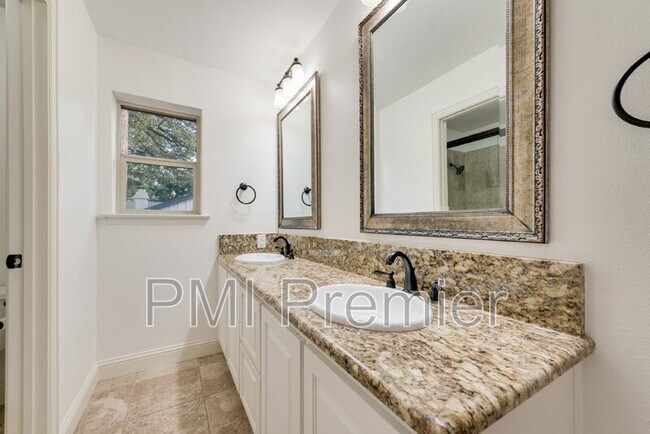 Building Photo - 14077 Brookridge Dr