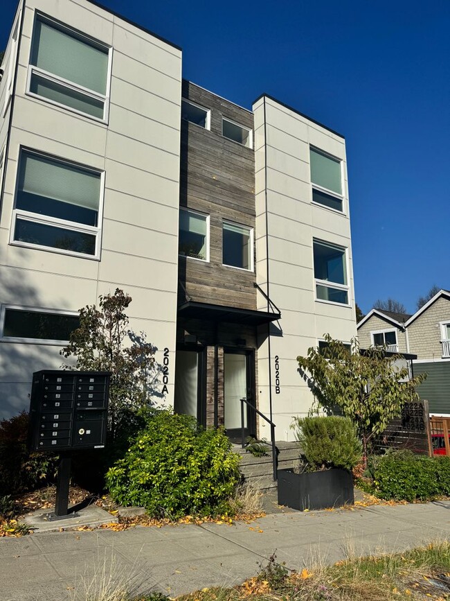 Building Photo - Elevate your living experience with this immaculate one bedroom town home! $2395