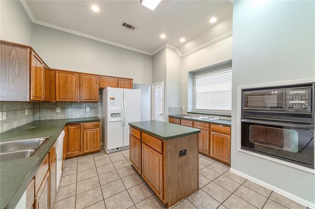 Building Photo - 3200 Heatherbrook Dr