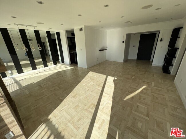 Building Photo - 949 Kings Rd