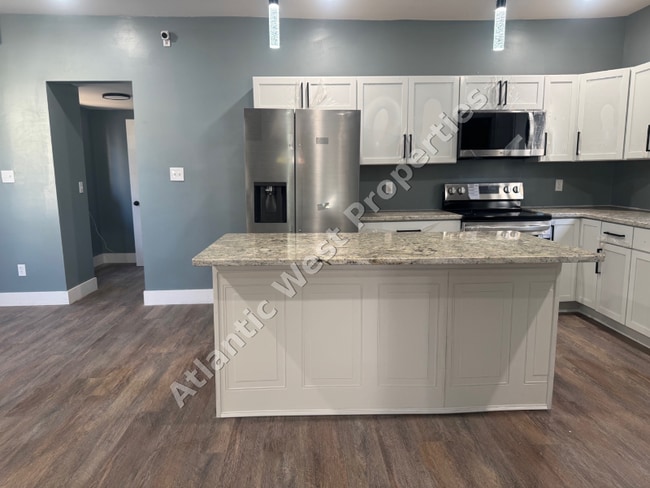 Building Photo - 545 Carplin Pl