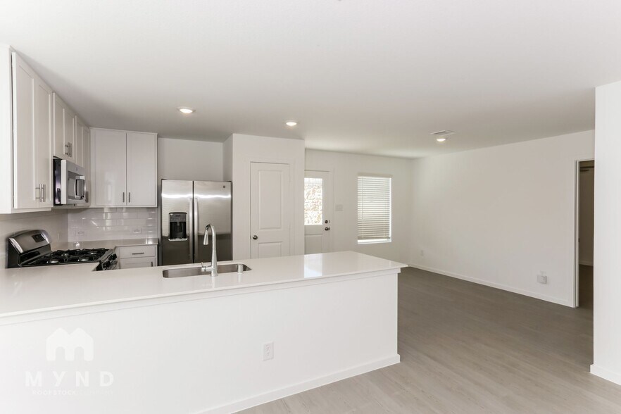 Building Photo - 2732 Ctr Crk Ln