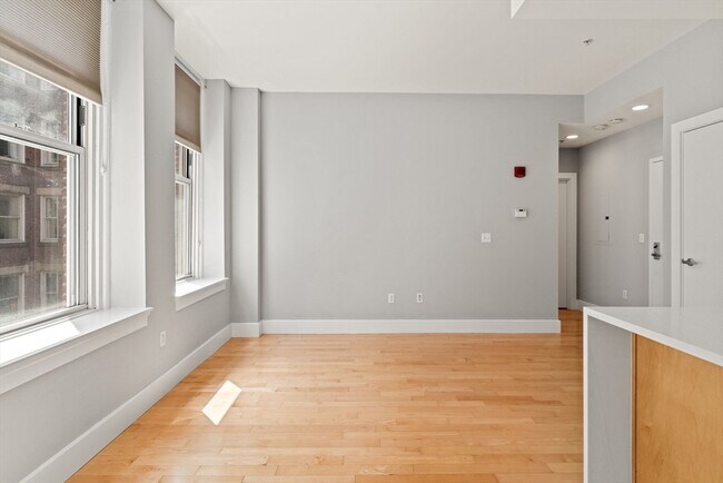 Building Photo - 70 Lincoln St