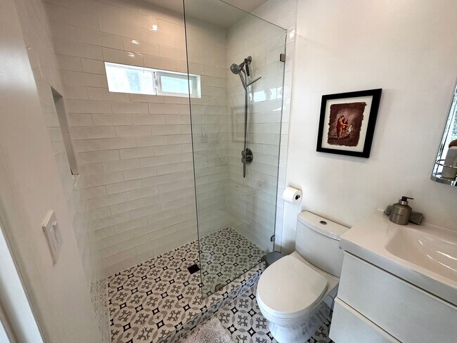 Walk in shower - 1902 Walcott Way