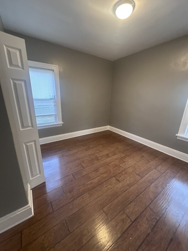 Building Photo - 4915 E 109th St