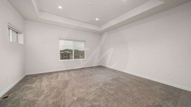 Building Photo - 5747 Villa Lorenzo Dr