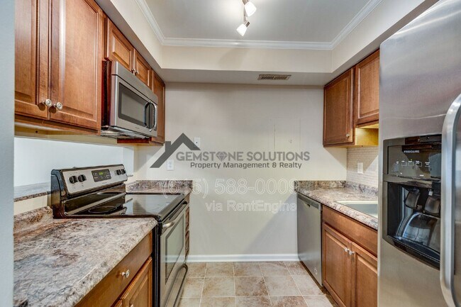 Building Photo - 1705 Granville Rd
