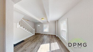 Building Photo - 325 E Hillsdale St