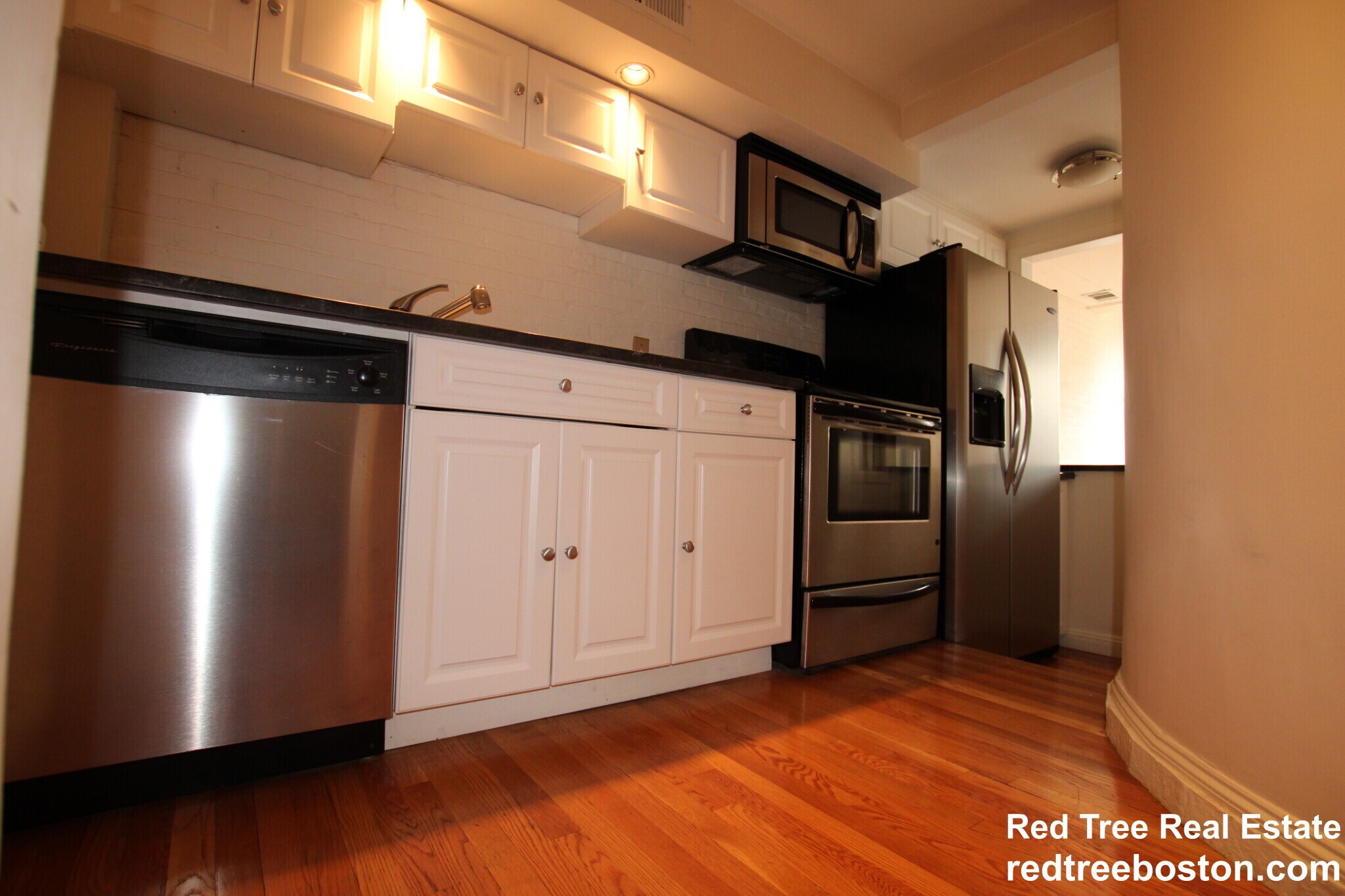Building Photo - 124 Beacon St
