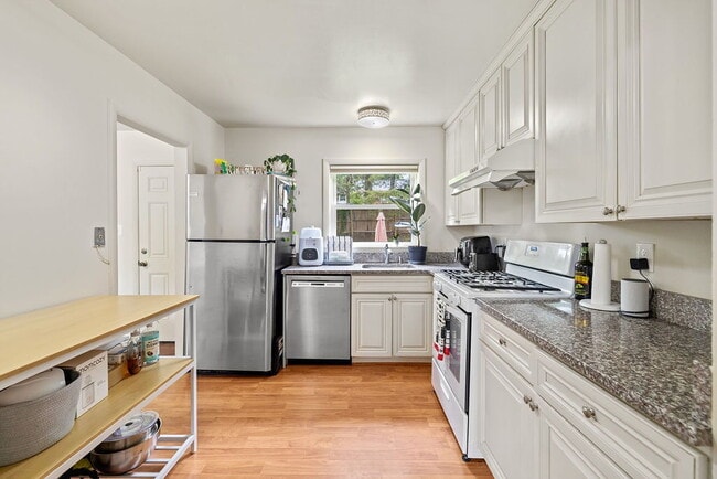 Building Photo - Affordable, Spacious AND Convenient Walk t...
