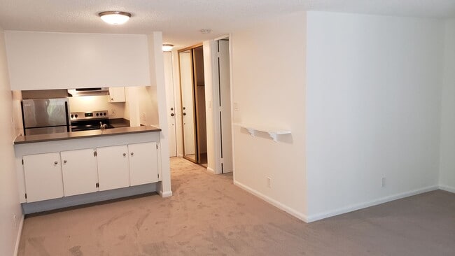 Building Photo - Cozy Studio Condo Available Now at Shelter Creek!