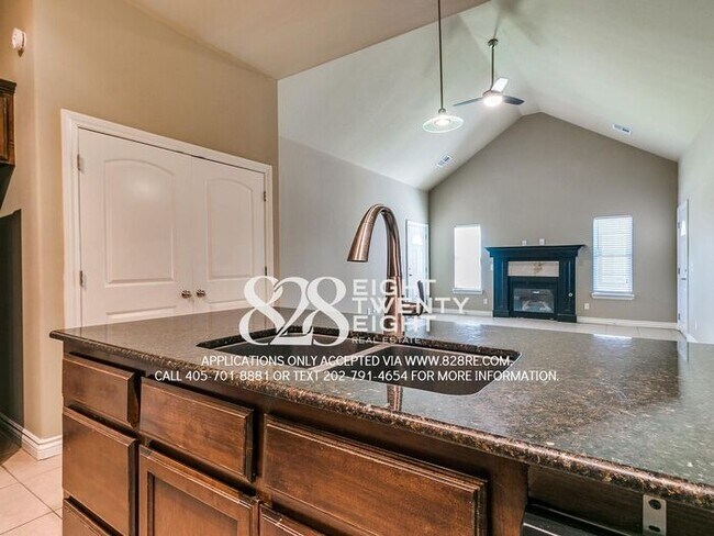 Building Photo - Roommates Not Working Out? 4 Bed/2 Bath Home Near OU Campus Available NOW! (Not Preleasing for 2027)