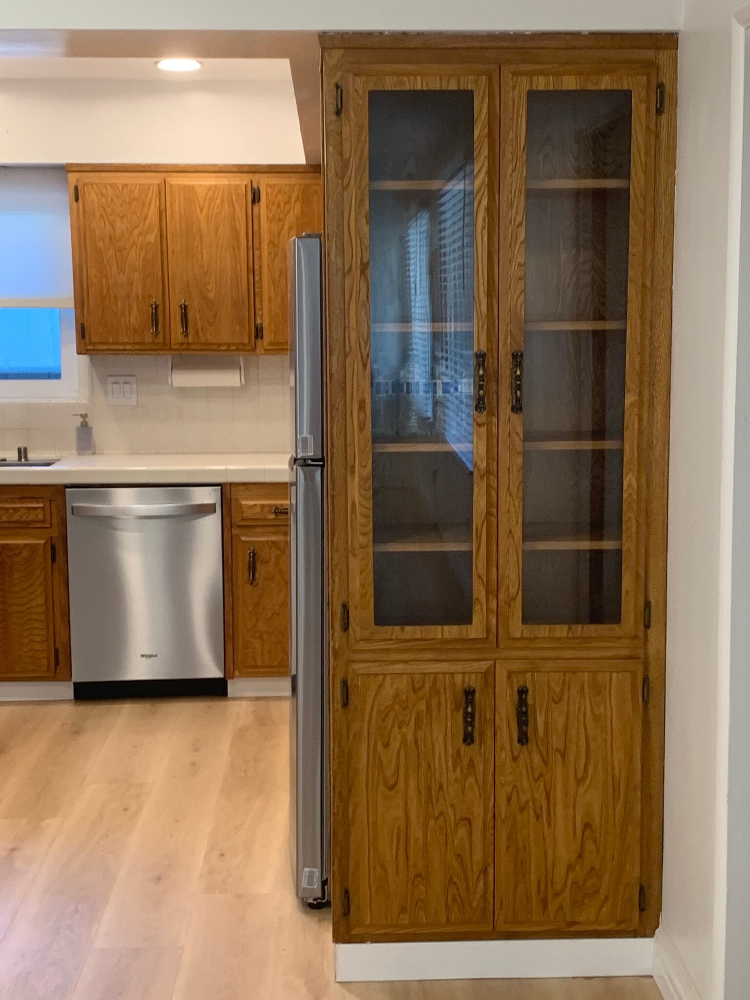 KITHCEN CHINA CABINET/ - 8322 Mango Ave