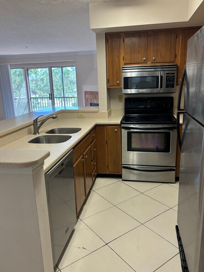 Building Photo - 2400 Feather Sound Dr