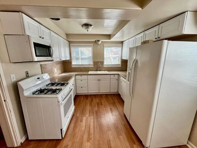 Building Photo - 2 bedroom 1 bathroom downtown Monterey apartment coming soon!