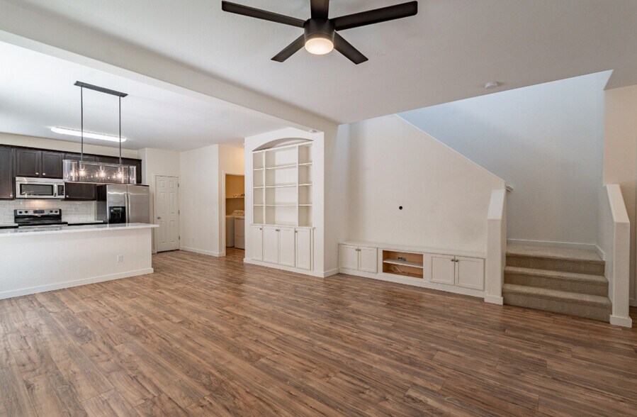 Building Photo - 1061 S Hawk Ln