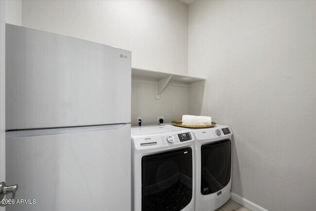 Building Photo - 6630 E Villa Rita Dr