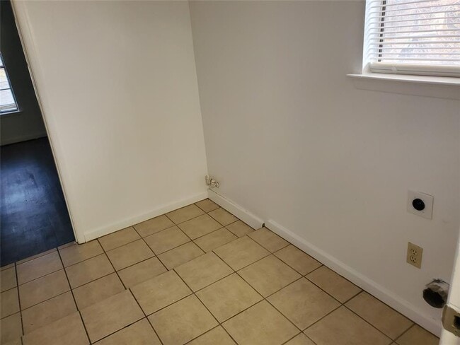 Building Photo - 907 Fairway Green Cove