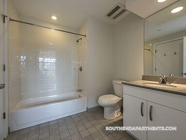 Building Photo - 601 Albany St