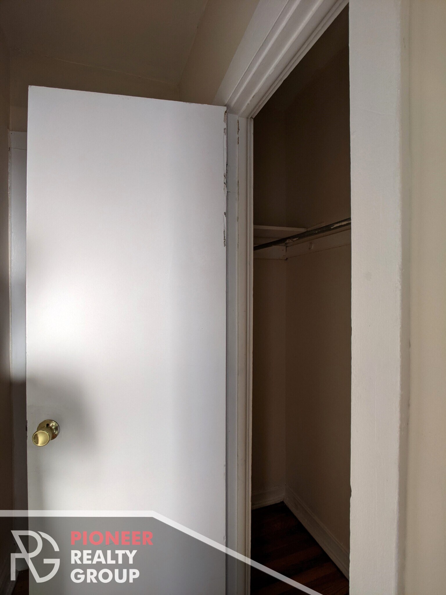 Building Photo - 953 W Cornelia Ave