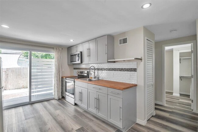 Building Photo - 1703 Newark St S