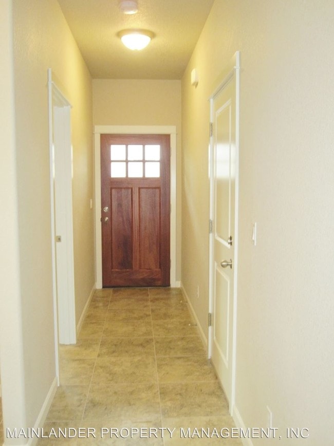 Building Photo - 2219 SE Trolley Line Ln