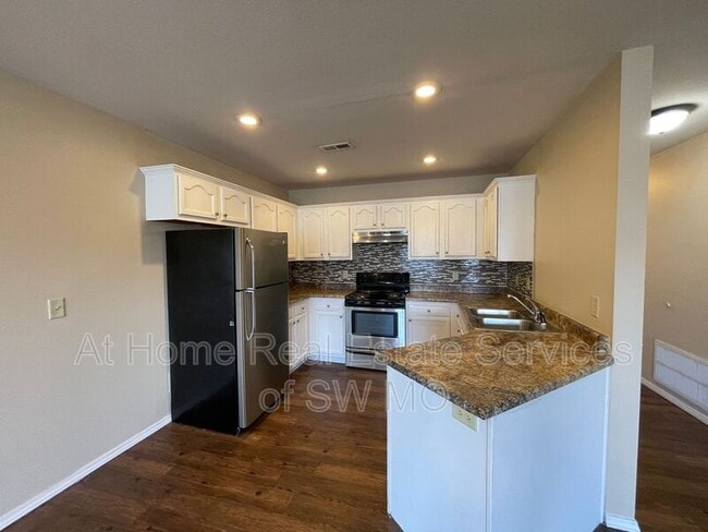 Building Photo - 1115 S Clifton