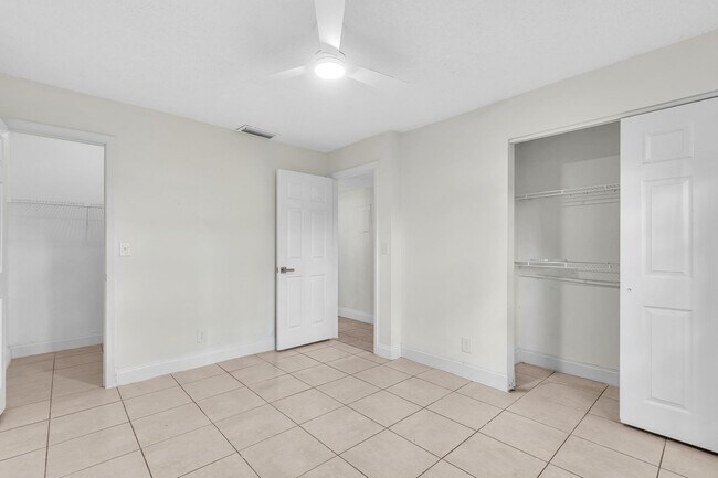 Building Photo - 2510 Riverside Dr