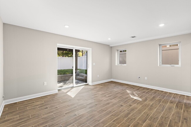 Building Photo - 780 Edgewood Ln