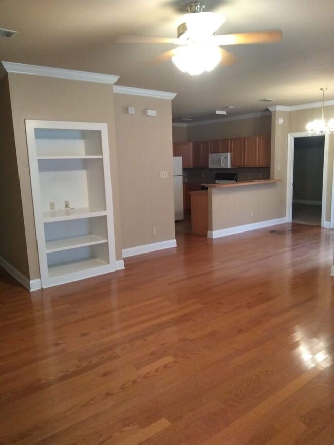 Building Photo - 301 Penny Ln