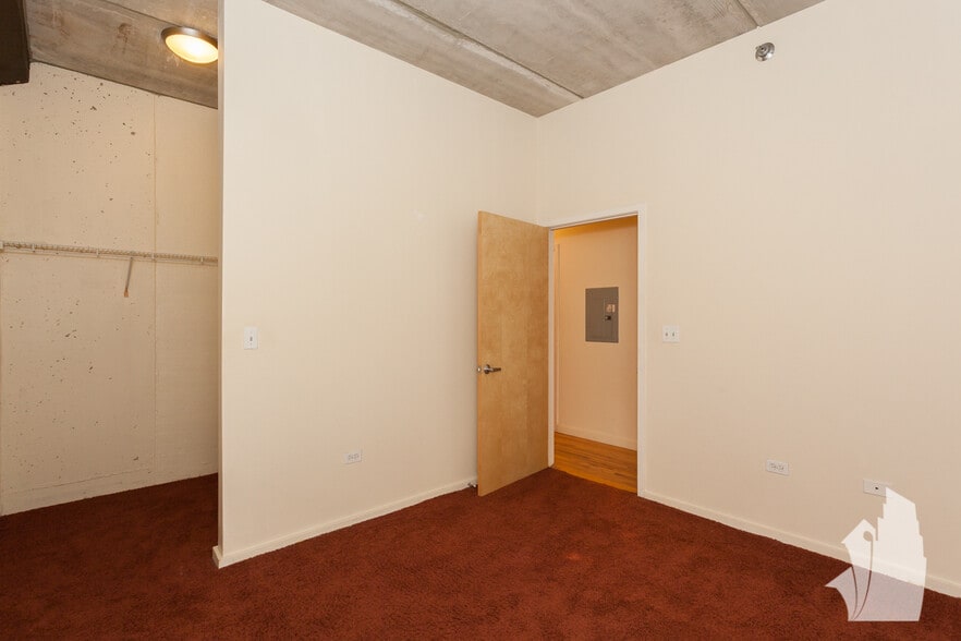 Building Photo - 630 N Franklin St